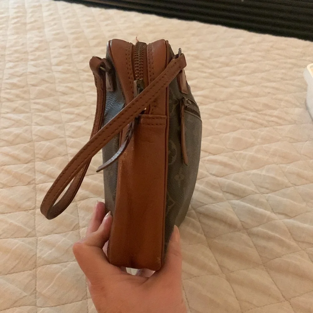 LV vintage clutch -zipper needs repair
